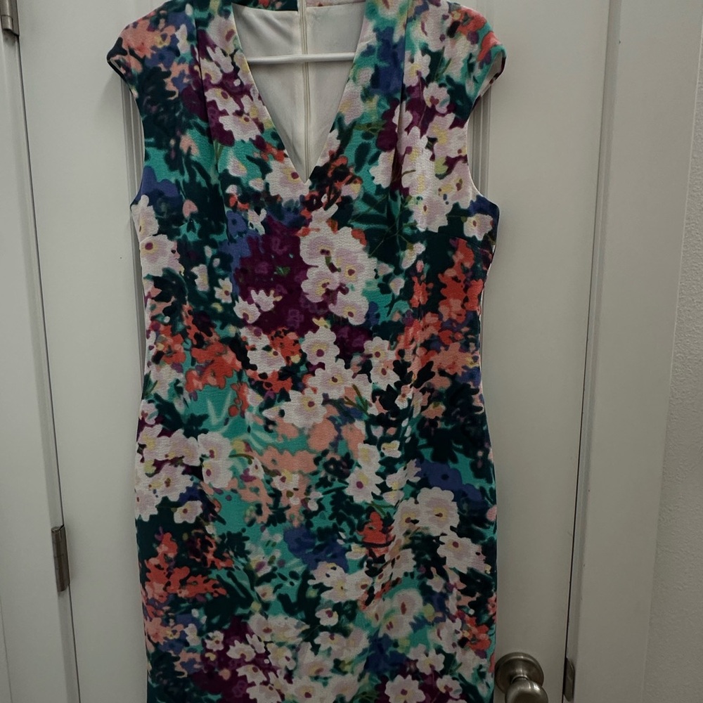Maggie London Floral V-Neck Shift Dress